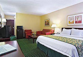Hotel Fairfield & Chicago Midway Airport 3*