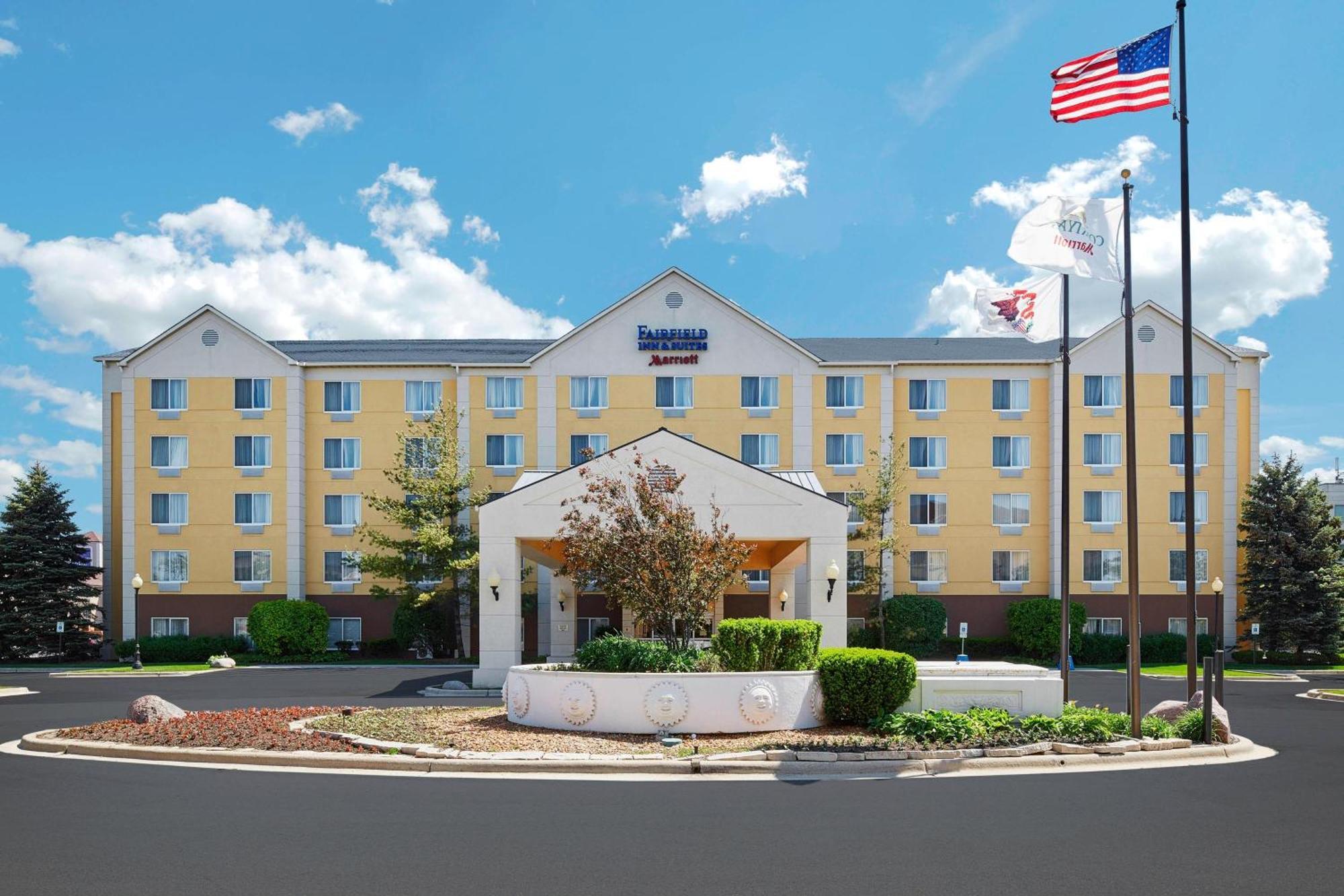 Fairfield & Chicago Midway Airport Hotel 3*