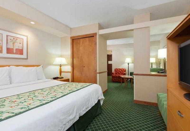 Fairfield & Chicago Midway Airport 3*